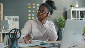 ¿Puedo trabajar si estoy en una demanda laboral en Pennsylvania?